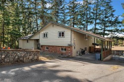321 Renart Pl Langford, BC V9B 3L6