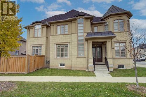 134 ZACHARY CRESCENT  Oakville, ON L6H 0V5