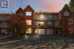 4 BERTON PLACE  Ottawa, ON K2L 3R8