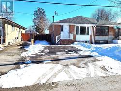 61 LONGFORD DRIVE Newmarket, ON L3Y 2Y6