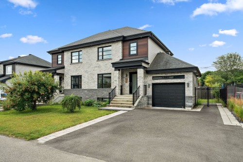 136 Rue Remi-Franc  Blainville, QC J7C 0T7