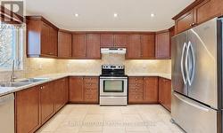 28 LAKE AVENUE Richmond Hill, ON L4E 3G3
