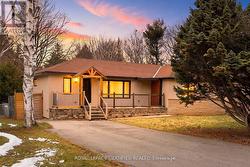 208 GLEN OAK DRIVE Oakville, ON L6K 2J2