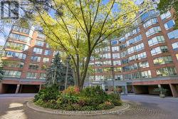 213 - 1 RIPLEY AVENUE Toronto (High Park-Swansea), ON M6S 4Z6