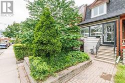 20 GOLDEN AVENUE W Toronto, ON M6R 2J4
