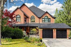 6 BOMBAY COURT Richmond Hill, ON L4E 3L4