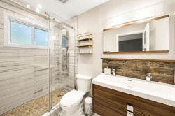 Salle de bains attenante à la CCP - 
