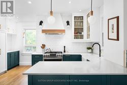 294 GLENHOLME AVENUE Toronto, ON M6E 3C8