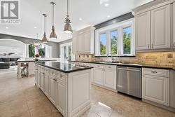 Stunning Kitchen w/Granite Countertops & S/S Appls - 