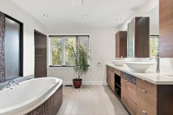 Salle de bains attenante à la CCP - 