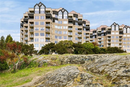 #526-205 Kimta Rd  Victoria, BC V9A 6T5