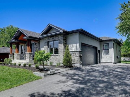 21 Rue Plante  Mont-Saint-Hilaire, QC J3H 3X2