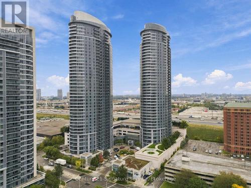 1822 - 135 VILLAGE GREEN SQUARE  Toronto, ON M1S 0G4