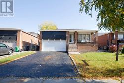 27 MOFFATT AVENUE Brampton, ON L6Y 2L6