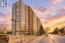 521 - 32 CLARISSA DRIVE Richmond Hill, ON L4C 9R7