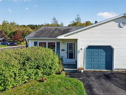 38 Thistle ST Saint John, NB E2M 5T1