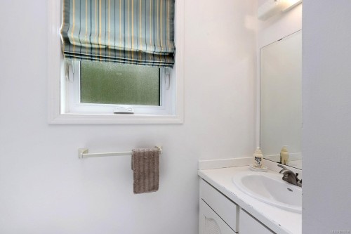 1503 Juniper Pl, Comox, BC 