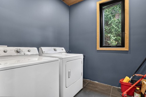 Salle de lavage - 4305 Rue Maple Grove, Rawdon, QC - Indoor Photo Showing Laundry Room