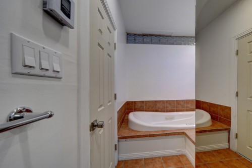 Bathroom - 4334 Rue Wellington, Montréal (Verdun/Île-Des-Soeurs), QC - Indoor Photo Showing Bathroom