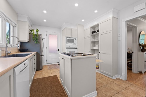 Kitchen - 8 Av. Hébert, Candiac, QC - Indoor Photo Showing Kitchen