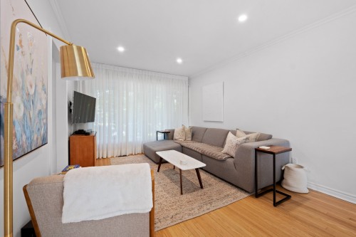 Living Room - 8 Av. Hébert, Candiac, QC - Indoor