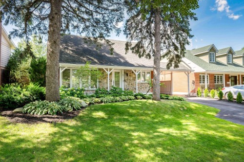 Front of Structure - 8 Av. Hébert, Candiac, QC - Outdoor