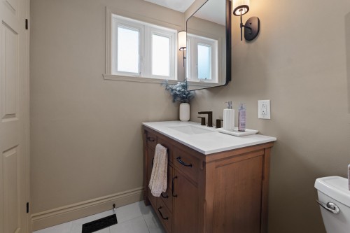 Bathroom - 8 Av. Hébert, Candiac, QC - Indoor Photo Showing Bathroom