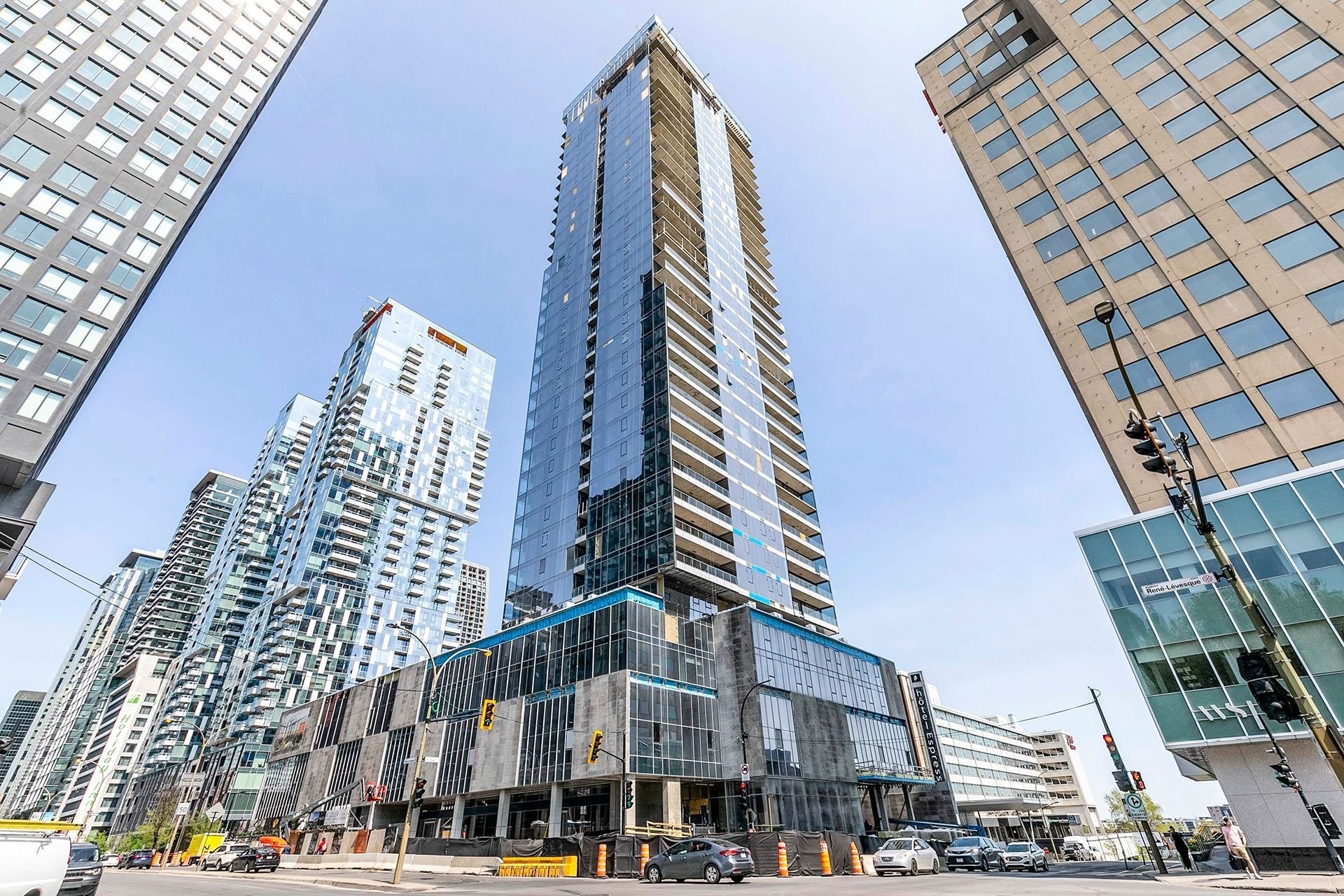 1514 1500 Boul Rene Levesque O — photo 1