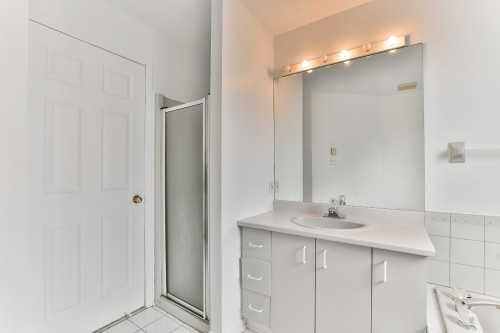 Salle de bains - 316 Rue Du Centaure, L'Épiphanie, QC - Indoor Photo Showing Bathroom