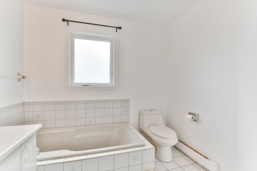 Salle de bains - 316 Rue Du Centaure, L'Épiphanie, QC - Indoor Photo Showing Bathroom