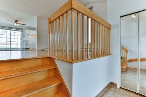 Hall d'entrée/Vestibule - 316 Rue Du Centaure, L'Épiphanie, QC - Indoor Photo Showing Other Room
