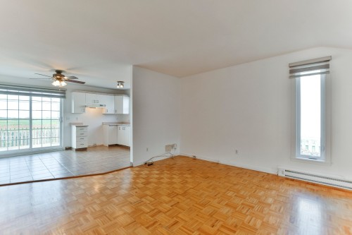 Salon - 316 Rue Du Centaure, L'Épiphanie, QC - Indoor Photo Showing Other Room