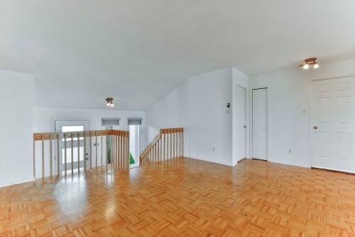 Salon - 316 Rue Du Centaure, L'Épiphanie, QC - Indoor Photo Showing Other Room