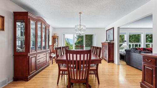 1548 Teetzel Road, Creston, BC - Indoor Photo Showing Dining Room