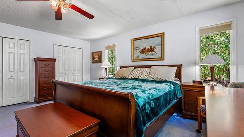 1548 Teetzel Road, Creston, BC - Indoor Photo Showing Bedroom