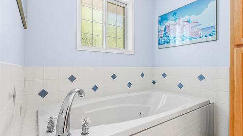 1548 Teetzel Road, Creston, BC - Indoor Photo Showing Bathroom