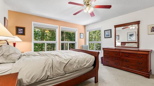 1548 Teetzel Road, Creston, BC - Indoor Photo Showing Bedroom