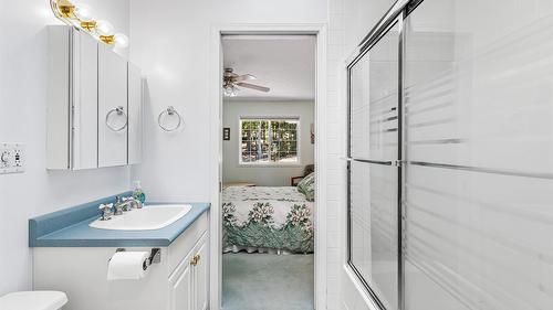 1548 Teetzel Road, Creston, BC - Indoor Photo Showing Bathroom