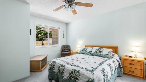 1548 Teetzel Road, Creston, BC - Indoor Photo Showing Bedroom