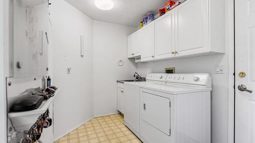 1548 Teetzel Road, Creston, BC - Indoor Photo Showing Laundry Room