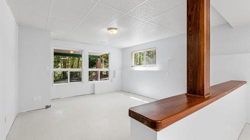 1548 Teetzel Road, Creston, BC - Indoor Photo Showing Other Room