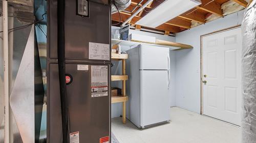1548 Teetzel Road, Creston, BC - Indoor Photo Showing Basement