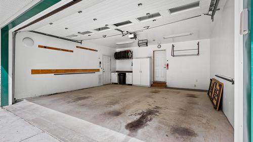 1548 Teetzel Road, Creston, BC - Indoor Photo Showing Garage