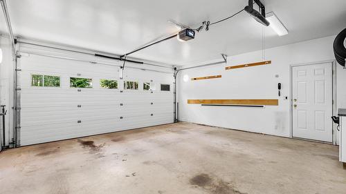 1548 Teetzel Road, Creston, BC - Indoor Photo Showing Garage