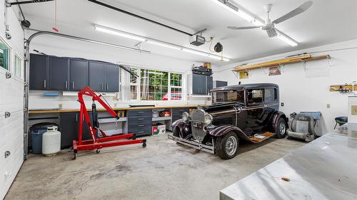 1548 Teetzel Road, Creston, BC - Indoor Photo Showing Garage