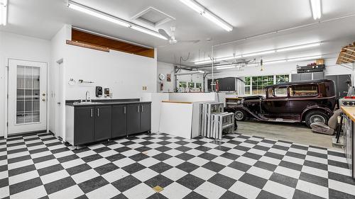 1548 Teetzel Road, Creston, BC - Indoor Photo Showing Garage