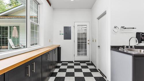 1548 Teetzel Road, Creston, BC - Indoor