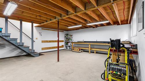 1548 Teetzel Road, Creston, BC - Indoor Photo Showing Basement