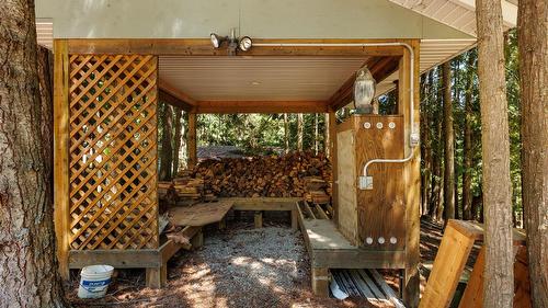 1548 Teetzel Road, Creston, BC - Outdoor With Deck Patio Veranda