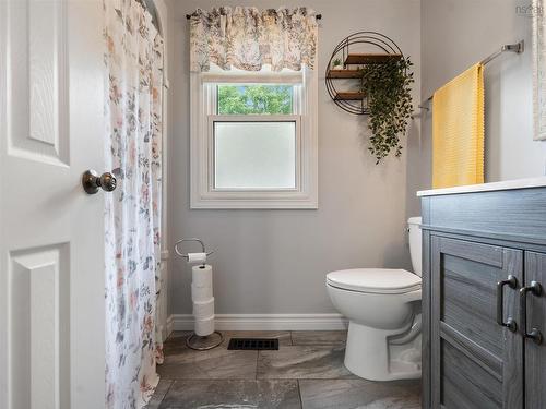 193 Willow Avenue, New Glasgow, NS - Indoor Photo Showing Bathroom